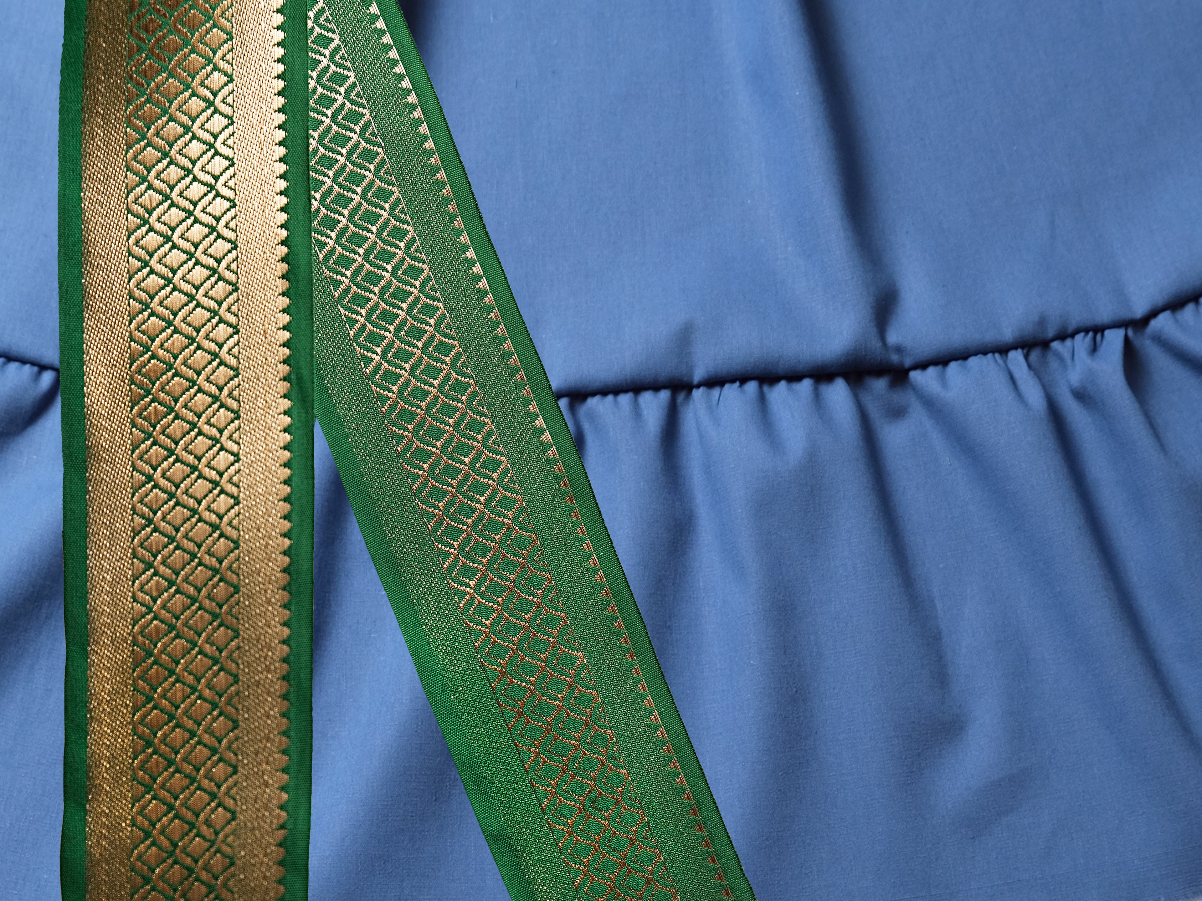 Blauer 25 Yard Padma Skirt - Wähle Sari-Borte, Länge & Weite | Bellydance FCBD, ATS, Tribal Fusion