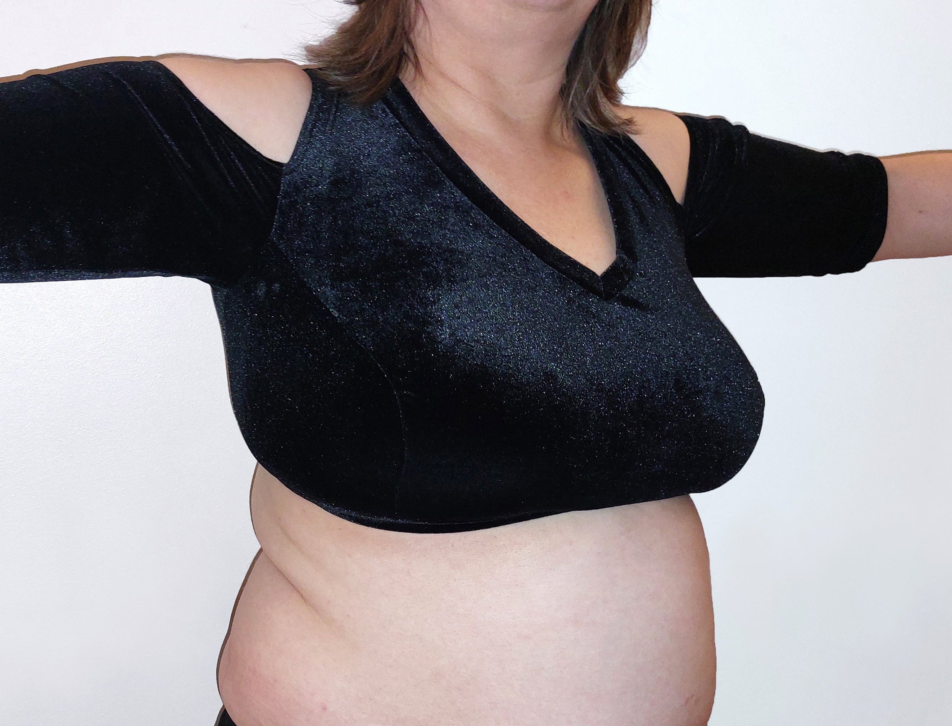 Choli Variante "Birgit", Cup 95D, mit Cold Shoulder, aus Stretch Samt