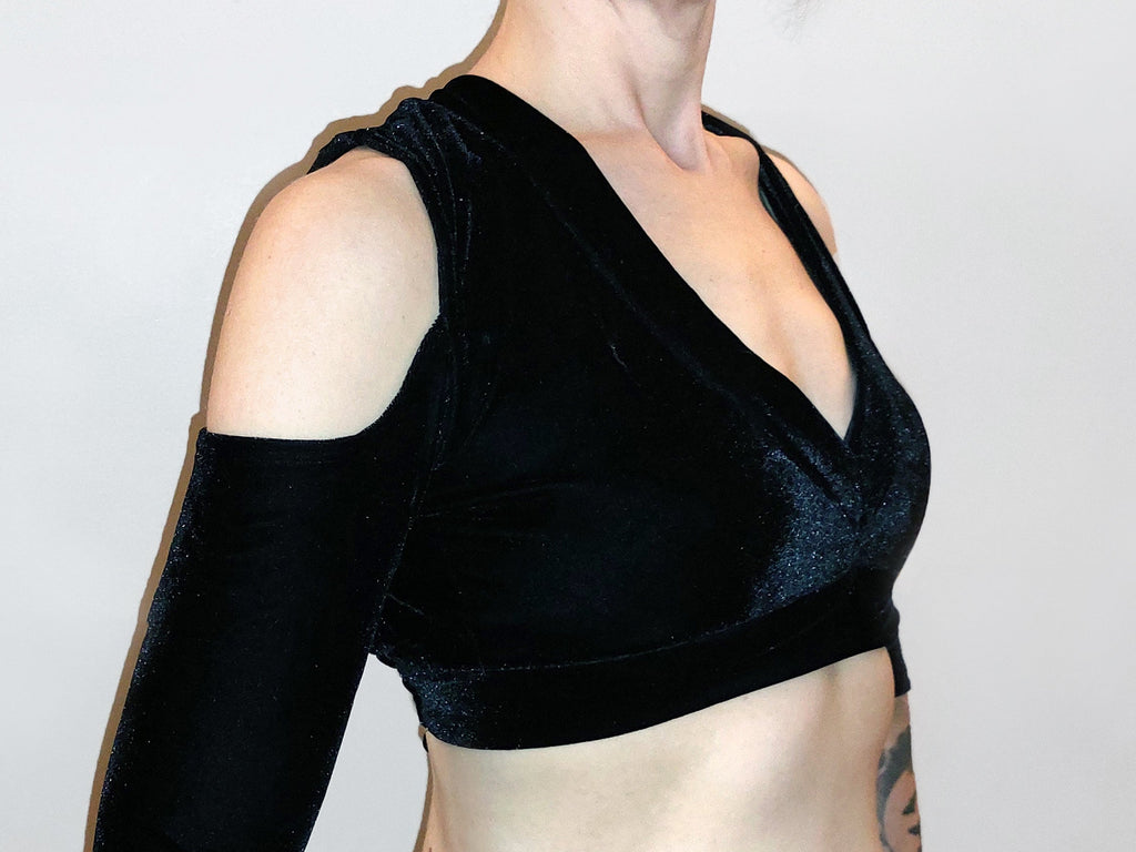 Maßgeschneiderter Choli für FCBD®/ ATS®, Choli nach Maß, aus Stretch-Samt