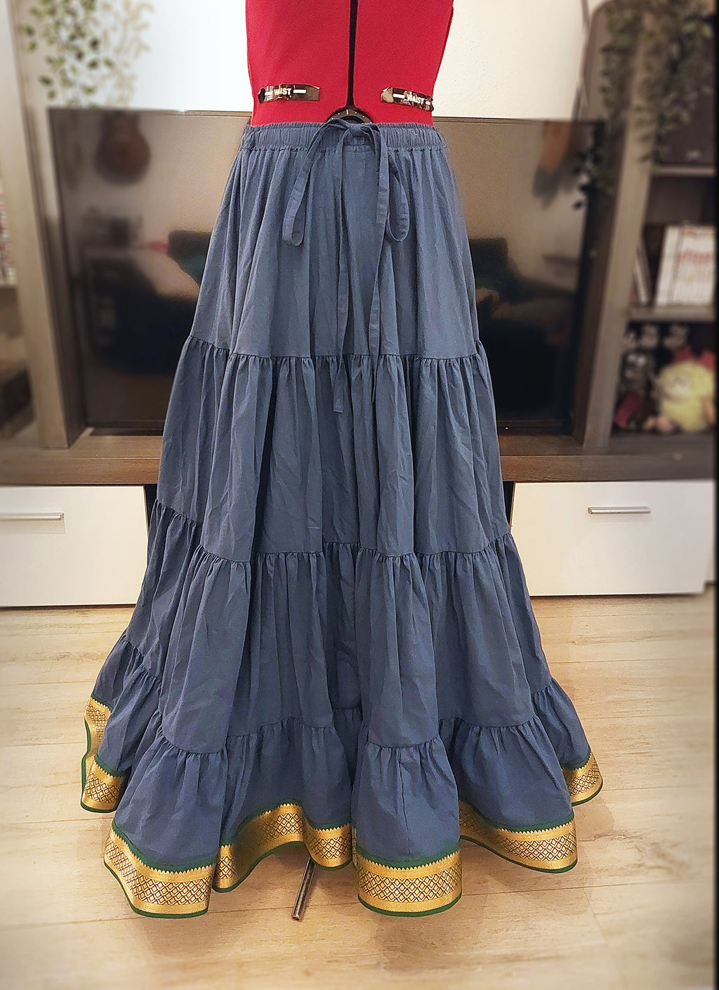 Blauer 25 Yard Padma Skirt - Wähle Sari-Borte, Länge & Weite | Bellydance FCBD, ATS, Tribal Fusion