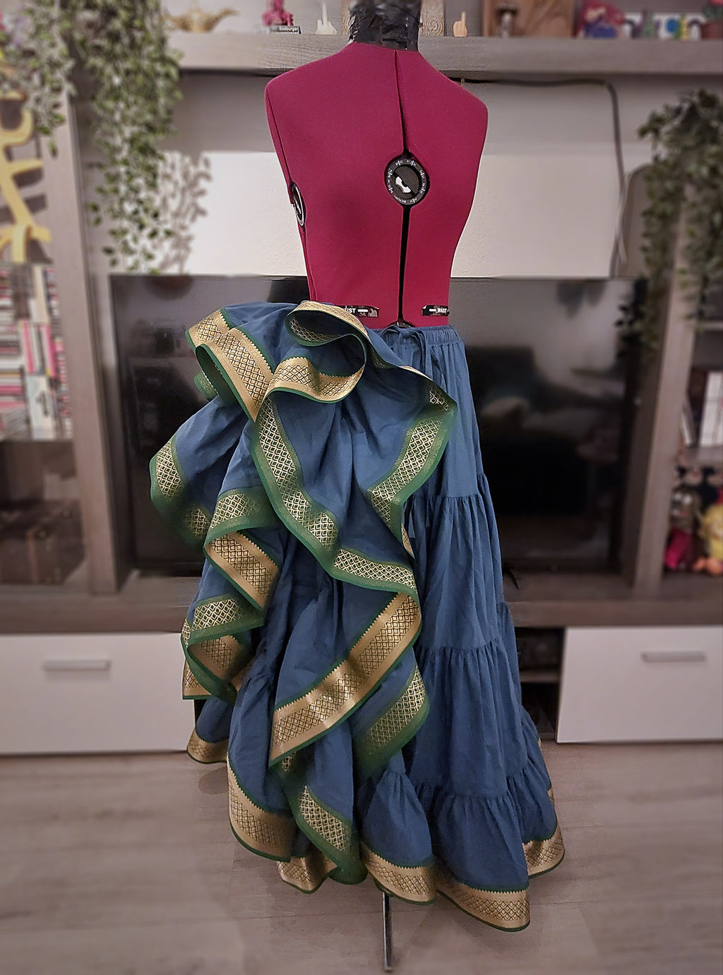 Blauer 25 Yard Padma Skirt - Wähle Sari-Borte, Länge & Weite | Bellydance FCBD, ATS, Tribal Fusion